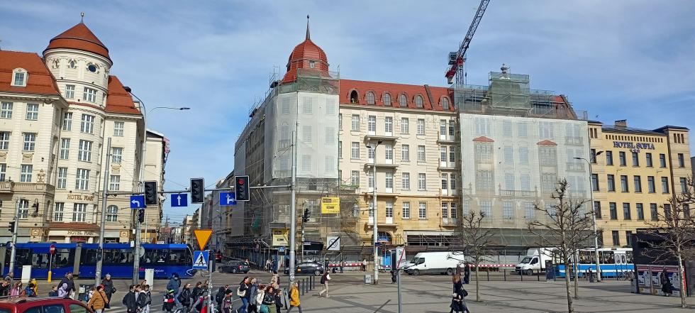 Odsłonięto pierwszy fragment ściany słynnego wrocławskiego Hotelu Grand 